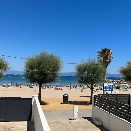 Apartamento En La Playa. Free Parking. Free Wifi L' Escala المظهر الخارجي الصورة