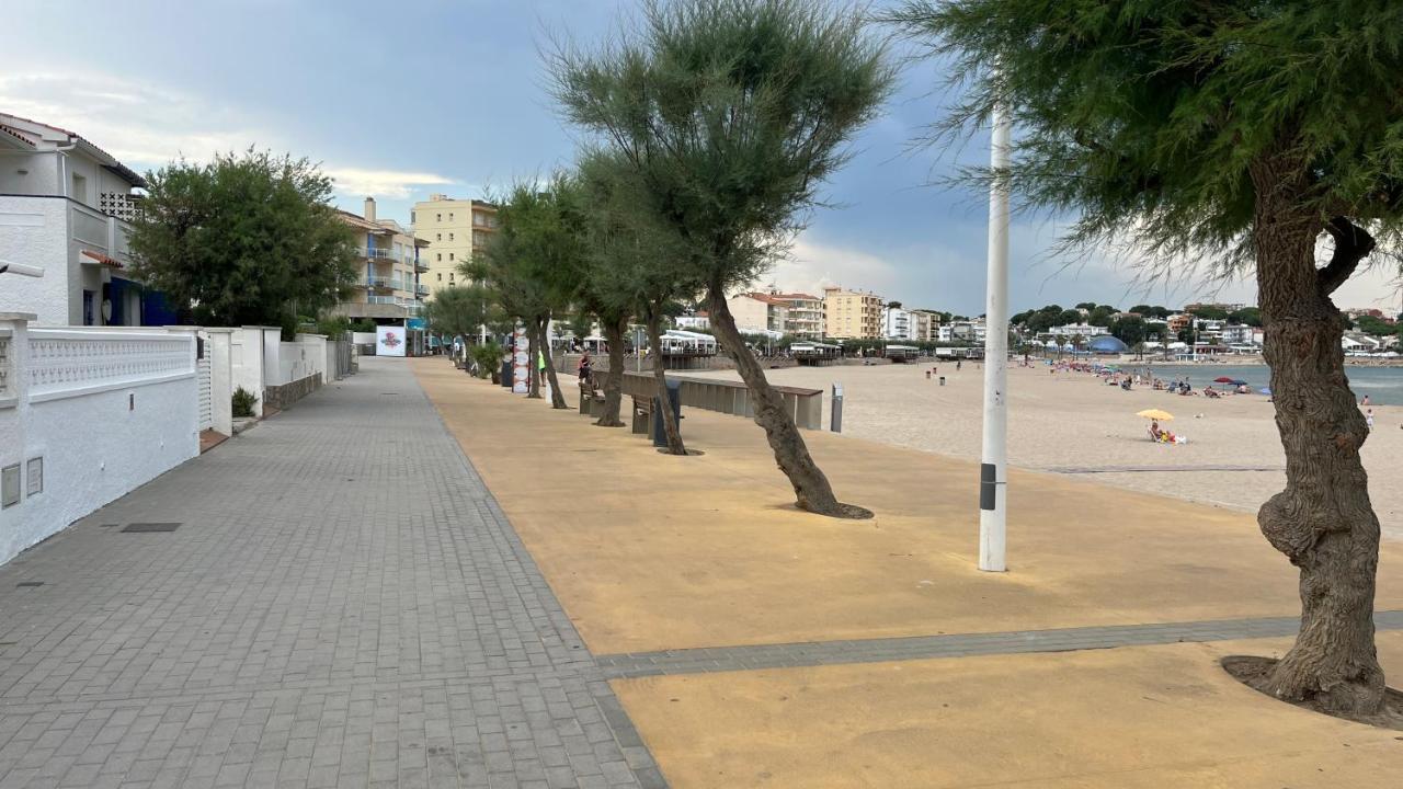 Apartamento En La Playa. Free Parking. Free Wifi L' Escala المظهر الخارجي الصورة