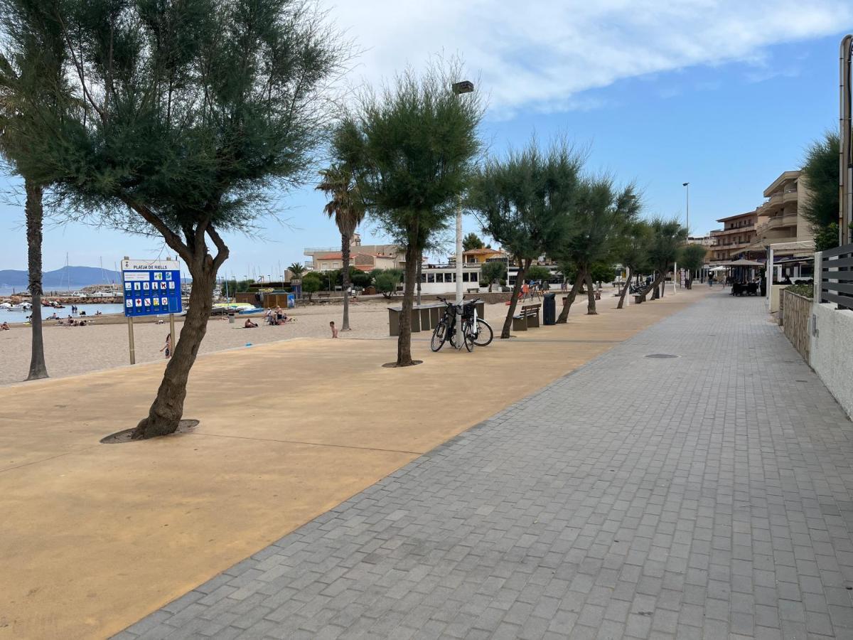 Apartamento En La Playa. Free Parking. Free Wifi L' Escala المظهر الخارجي الصورة